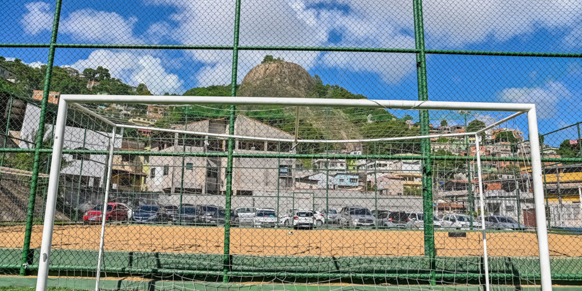Praça Judith Coutinho, em Gurigica, ganha quadra coberta e complexo esportivo que ampliam lazer, esporte e convivência no bairro.