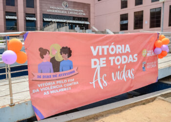 Ação Meta a Colher orienta e mobiliza a população contra a violência contra mulheres neste sábado (13), durante o Vitória com Você, em Vitória.