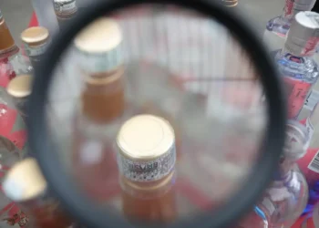 Sete pacientes foram internados em hospital de Ribeira do Pombal (BA) com suspeita de intoxicação por metanol. Secretaria da Saúde investiga o caso e acompanha quadro clínico.