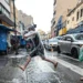 Uma forte chuva atingiu São Paulo neste sábado (27), com ventos, raios e granizo. A capital entrou em estado de alerta e mais de 143 mil clientes ficaram sem energia.