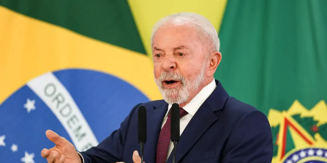 Lula descarta privatização dos Correios, defende reestruturação, parcerias e mudanças na gestão para recuperar a estatal.