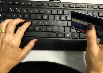 BC Protege+ bloqueia quase 7 mil tentativas de fraude na primeira semana. Serviço gratuito do Banco Central protege usuários contra abertura indevida de contas. Saiba como ativar e desativar.