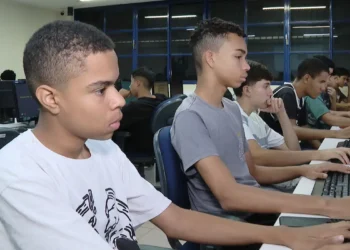 Iniciativa 1MiO, do Unicef, ultrapassa 1,2 milhão de oportunidades de formação e emprego para jovens em situação de vulnerabilidade no Brasil.