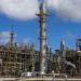 Petrobras e Braskem firmam contratos de fornecimento de matérias-primas no valor de US$ 17,8 bilhões, com acordos de longo prazo até 2036.