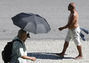 Rio de Janeiro segue com calor intenso e tempo instável até o réveillon, com pancadas isoladas de chuva, trovoadas e temperaturas acima dos 35°C.