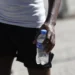 Governo do Rio de Janeiro cria força-tarefa para enfrentar o calor extremo, com ações de saúde, hidratação, segurança e monitoramento ambiental.