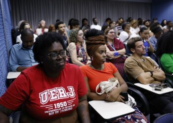 Há 22 anos, as cotas raciais da Uerj mudam vidas e ampliam o acesso ao ensino superior. Ex-alunos relatam mobilidade social, desafios e defendem atualização do modelo para a revisão de 2028.
