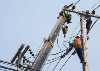 TRF4 confirma condenação de empresas de energia e determina que ressarçam o INSS por pensão por morte de eletricista. Juros devem incidir desde cada pagamento.