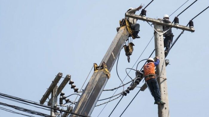 TRF4 confirma condenação de empresas de energia e determina que ressarçam o INSS por pensão por morte de eletricista. Juros devem incidir desde cada pagamento.
