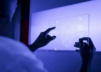 Conecta PretaLab promove oficinas e debates sobre IA no Sesc Pompeia, em São Paulo, com foco em ampliar o acesso e a formação tecnológica de mulheres negras.
