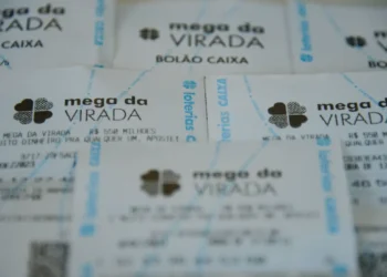 Mega da Virada acumula após concurso 2954 e prêmio chega a R$ 1 bilhão. Sorteio histórico acontece no dia 31 de dezembro, em São Paulo.