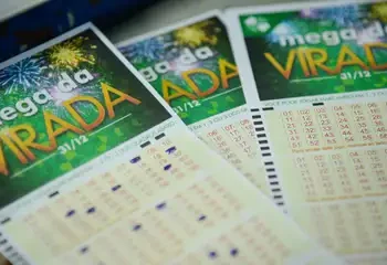 Lotéricas registram grande movimento no último dia de apostas da Mega da Virada, que vai sortear prêmio histórico de R$ 1 bilhão nesta quarta-feira (31).