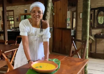 Quarenta e cinco comunidades de matriz africana participam do 1º Prêmio Sabores e Saberes, em Brasília, que reconhece a gastronomia de terreiro como patrimônio cultural afro-brasileiro.