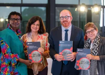 Relatório do Unaids destaca que reduzir desigualdades sociais e econômicas é essencial para prevenir pandemias e fortalecer a segurança sanitária global.