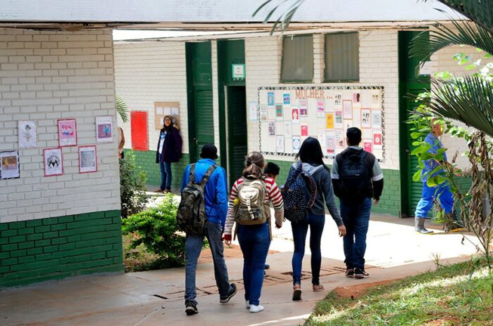 Lei Complementar 223 libera recursos do Fundo Social do pré-sal para educação e saúde e retira gastos temporários dos limites do arcabouço fiscal.
