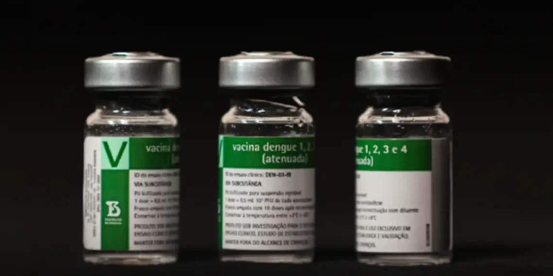 Anvisa publica o registro da vacina tetravalente contra a dengue desenvolvida pelo Instituto Butantan. Imunizante de dose única será ofertado pelo SUS a partir de 2026.