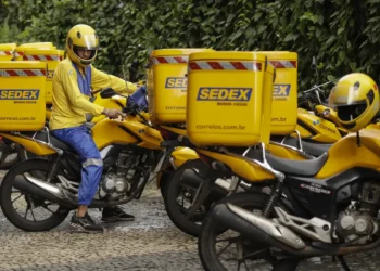 Fernando Haddad afirma que aporte do Tesouro aos Correios deve ser inferior a R$ 6 bilhões e condicionado a plano de reestruturação.