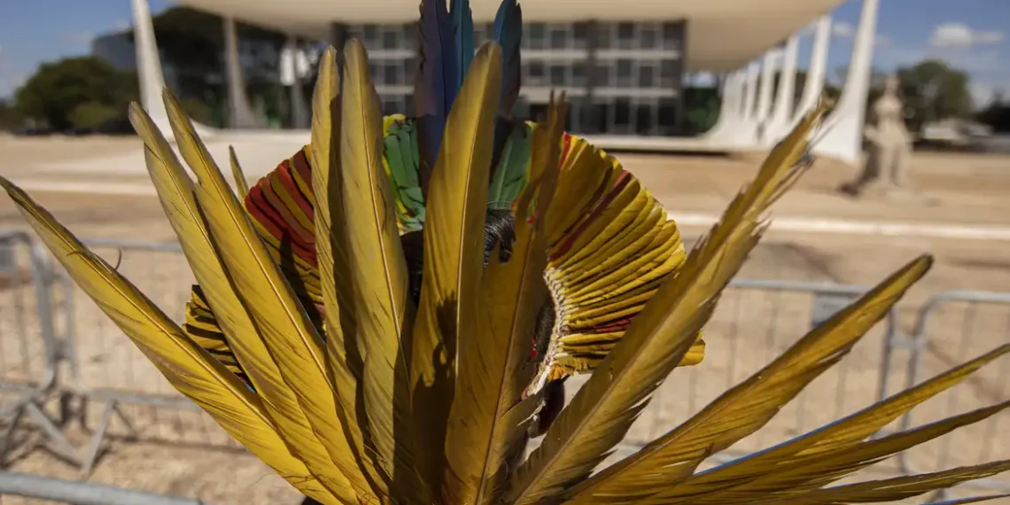 STF retoma na quarta-feira (10) o julgamento do marco temporal para terras indígenas. Sessão terá sustentações orais, enquanto ações de partidos e entidades disputam a validade da tese. Entenda o que está em jogo.