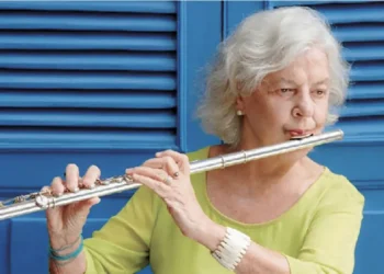Morre aos 96 anos Odette Ernest Dias, flautista franco-brasileira e fundadora do Clube do Choro de Brasília, referência na música e na formação de músicos.