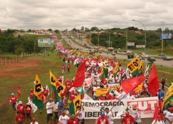 Salário mínimo deve subir para R$ 1.621 em 2026, com quarto aumento real seguido desde 2023. Valorização acumulada já supera a inflação em 11,5%.