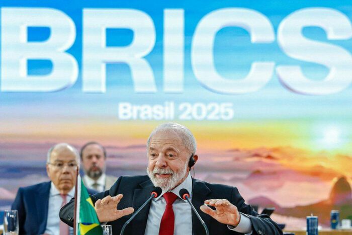Em três anos, o Brasil retomou protagonismo internacional, ampliou sua influência global e liderou agendas como combate à fome, integração regional, multilateralismo e transição climática.