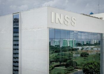 INSS já devolveu mais de R$ 2,75 bilhões a beneficiários que sofreram descontos associativos indevidos. Mais de 4 milhões de pessoas foram ressarcidas.