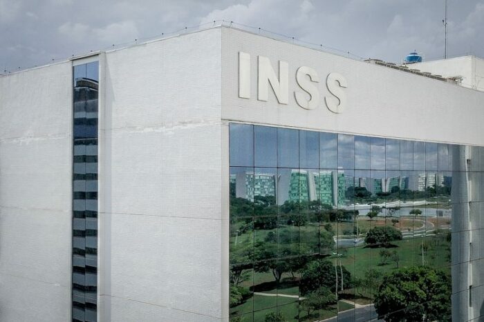 INSS já devolveu mais de R$ 2,75 bilhões a beneficiários que sofreram descontos associativos indevidos. Mais de 4 milhões de pessoas foram ressarcidas.