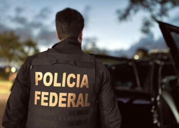 Polícia Federal desarticula organizações criminosas que aliciavam brasileiras pelas redes sociais e as enviavam para exploração sexual na Europa e Ásia.
