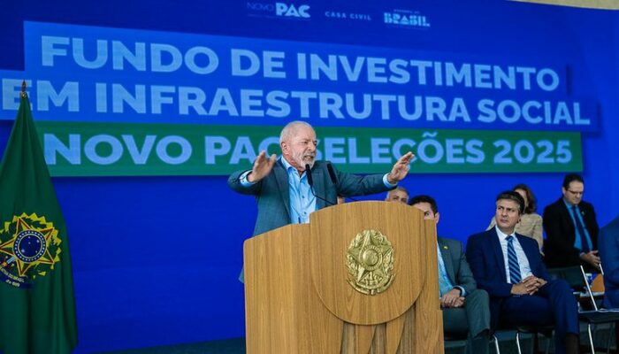 Lula anuncia mais de R$ 39 bilhões em investimentos do Novo PAC para educação, saúde e saneamento, beneficiando estados e municípios.