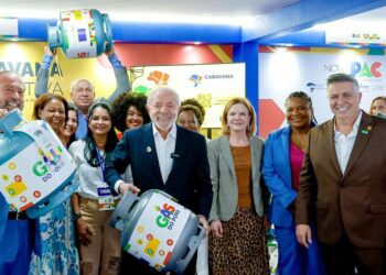 Lula abre Caravana Federativa em Belo Horizonte e reforça integração entre União, estados e municípios. Evento reúne mais de 4 mil participantes, entrega equipamentos de saúde e anuncia obras e programas para Minas Gerais.