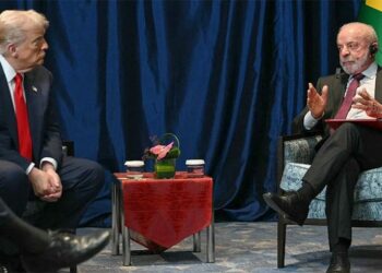 Lula propõe a Trump cooperação para combater braços financeiros do crime organizado; líderes também avançam em negociações comerciais e redução de tarifas.