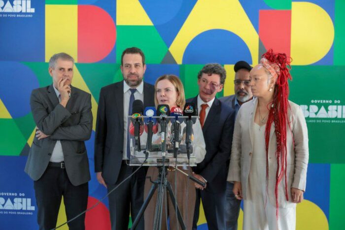 Governo reforça defesa do fim da escala 6x1 e propõe jornada com mais descanso e qualidade de vida. Ministros e parlamentares articulam mudanças no Congresso.