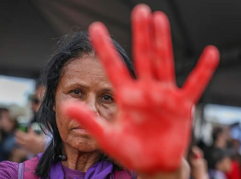 Lula sanciona lei que amplia penas para crimes sexuais contra vulneráveis, estabelece monitoramento de condenados e reforça ações de prevenção e proteção a crianças, adolescentes e mulheres.