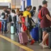 Pilotos e comissários podem entrar em greve nacional a partir de 1º de janeiro; decisão depende de assembleias que avaliam proposta salarial negociada no TST.