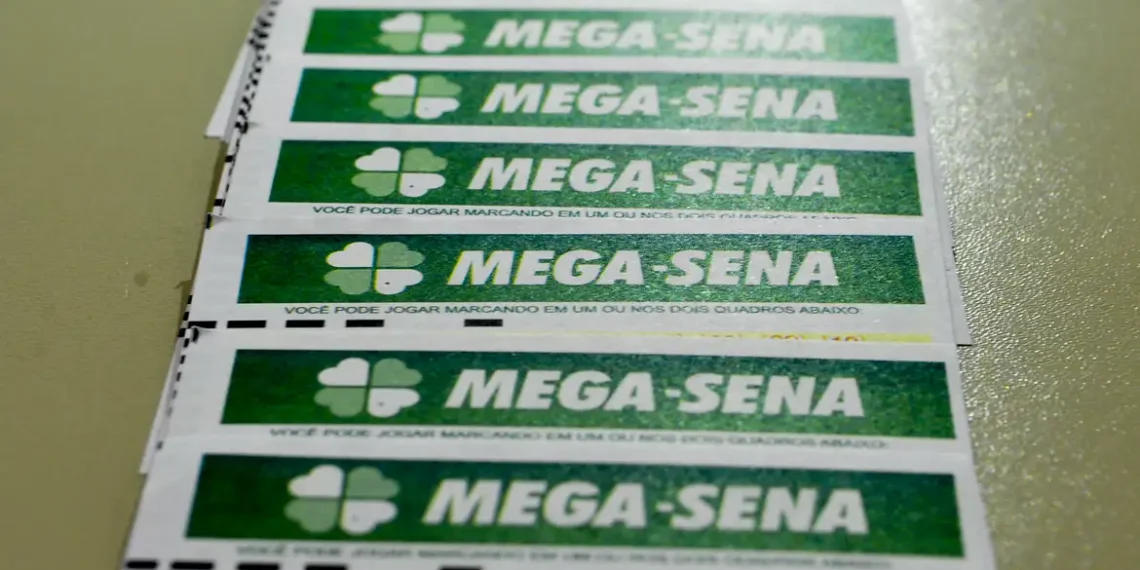 Ninguém levou o prêmio da Mega-Sena no concurso 2.946. Com o acúmulo, o valor estimado para o próximo sorteio é de R$ 8 milhões. Veja os números sorteados e os valores das premiações.