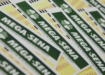 Mega-Sena sorteia hoje o concurso 2.948, com prêmio acumulado de R$ 12 milhões. Apostas ficam abertas até as 20h30 em lotéricas e pela internet.