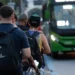 A passagem de ônibus no Rio de Janeiro vai aumentar de R$ 4,70 para R$ 5 a partir de domingo (4). Novo valor também vale para BRT, VLT e vans.