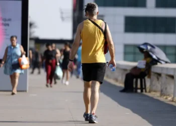 Previsão do Inmet indica Natal com ondas de calor e chuvas em diversas regiões do Brasil, com altas temperaturas no Sul e Sudeste.