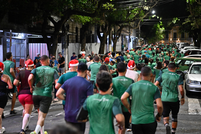 Corrida e Caminhada Natal de Encantos reúne 2 mil participantes em Vitória, com percurso iluminado, videomapping na Catedral e atrações culturais na Praça do Papa.