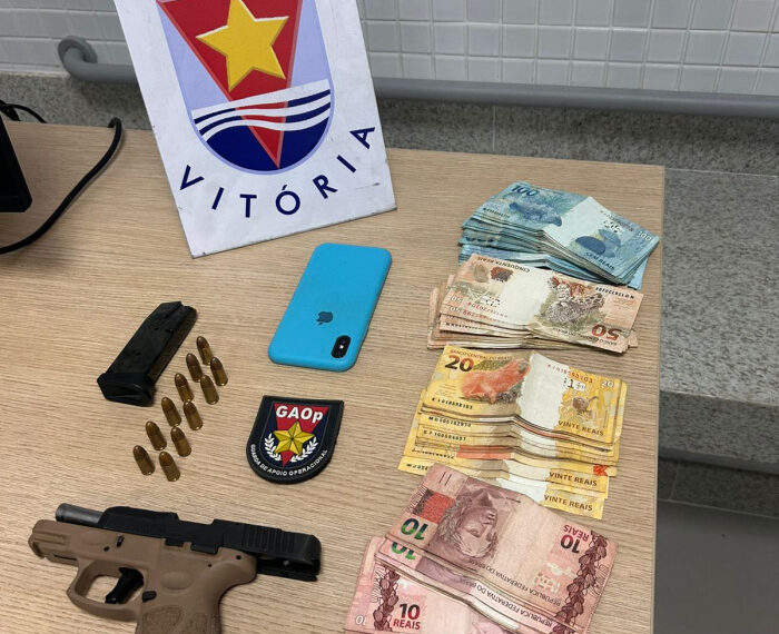 Guarda Municipal de Vitória prende homem com arma, drogas e mais de R$ 5 mil após abordagem na Segunda Ponte. Suspeito tinha passagens por tráfico e roubo.
