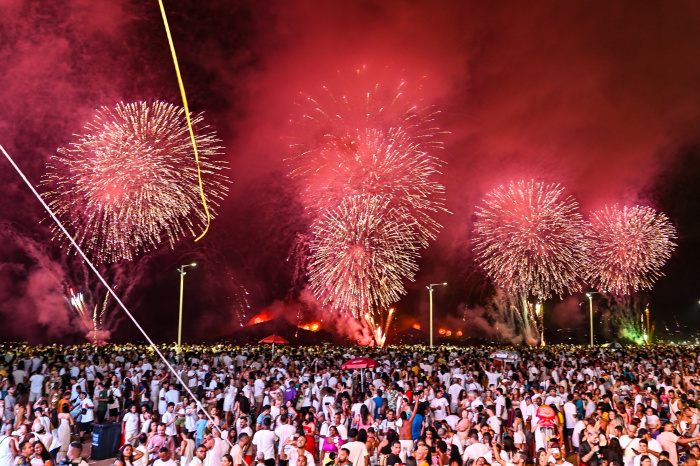 Vitória terá queima de fogos simultânea em três regiões na virada para 2026, com 17 toneladas de fogos e shows pirotécnicos inclusivos.