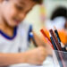 Prefeitura de Vitória convoca aprovados em processo seletivo para assistente de educação infantil. Apresentações acontecem nos dias 16 e 17 de dezembro, com entrega de documentação obrigatória e orientações sobre vínculos ativos.