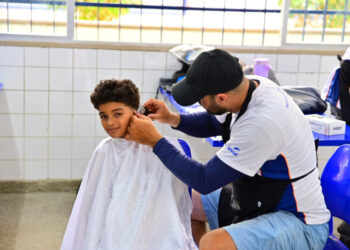 Vitória com Você encerra 2025 com cerca de 8 mil atendimentos na Ilha das Caieiras. Projeto soma mais de 60 mil serviços prestados no ano.