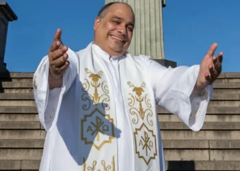 Padre Omar se apresenta na Lagoa Rodrigo de Freitas neste sábado com show gratuito e ação solidária que arrecada doações para projetos sociais ligados ao Cristo Redentor.