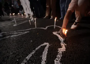 Ministério Público do RJ denuncia seis PMs do Batalhão de Choque por peculato, furto qualificado e manipulação de câmeras corporais durante a Operação Contenção, considerada a mais letal do estado nos últimos anos.