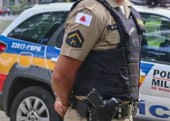 Presos fugiram de unidade em Belo Horizonte após hacker inserir alvarás de soltura falsos no sistema; Polícia Civil investiga e busca foragidos.