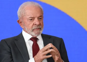 Lula determina abertura de processo na CGU para expulsar servidor acusado de agredir mulher e criança no DF e reforça combate à violência.