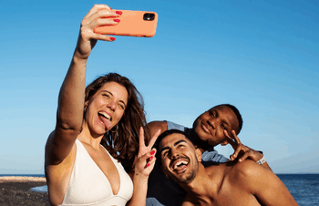 Campanha do Ministério do Turismo incentiva o compartilhamento de fotos e vídeos de destinos de verão em todo o Brasil.
