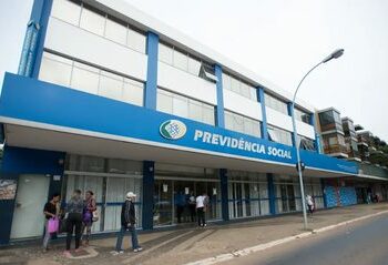 INSS realiza mutirão de quase 19 mil perícias médicas neste fim de semana em 92 agências do país. Parte dos atendimentos será feita por teleperícia. Cerca de seis mil vagas seguem abertas.