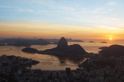 Brasil supera 8,3 milhões de turistas internacionais de janeiro a novembro de 2025 e registra o melhor novembro da história. Argentina lidera emissões; São Paulo é o principal portão de entrada.